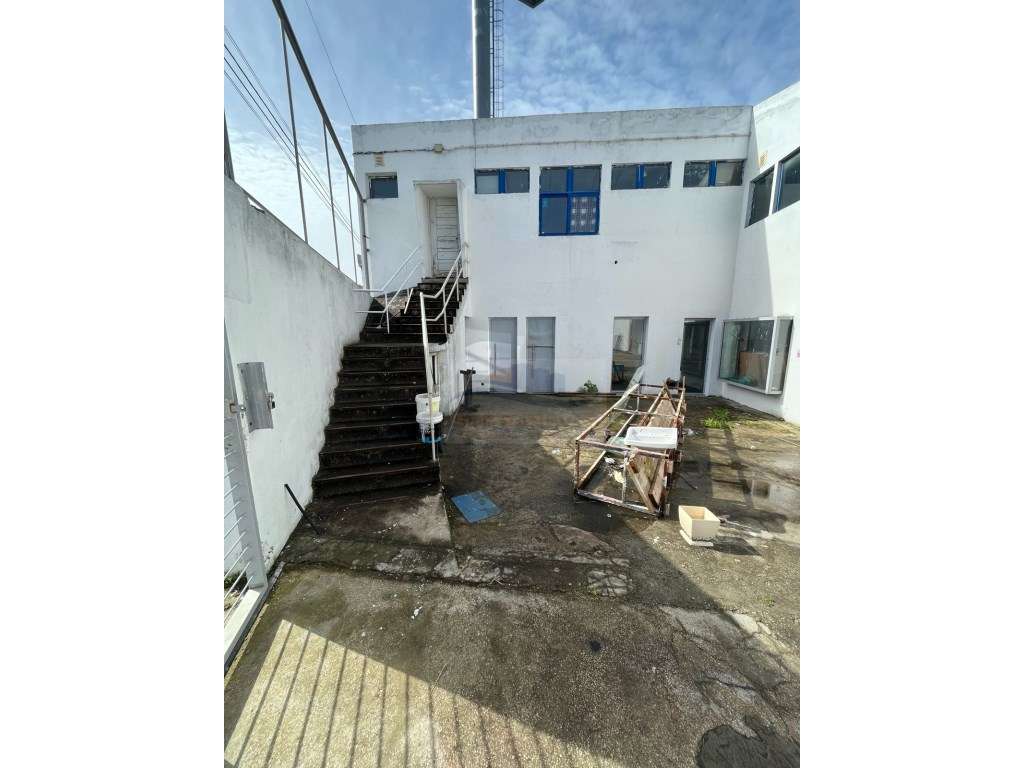 ARRENDAMENTO DE Armazém com 800m2, Com Escritórios, em Frielas, Lou... - Grande imagem: 3/12