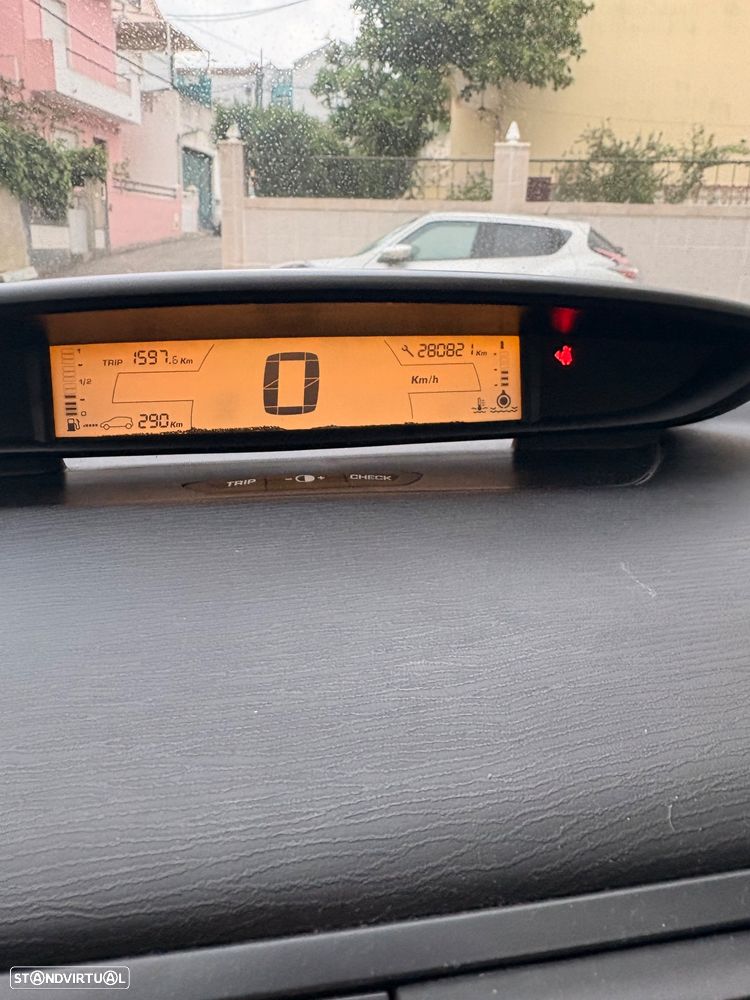 Citroën C4 1.6 HDi FAP Exclusive - 6