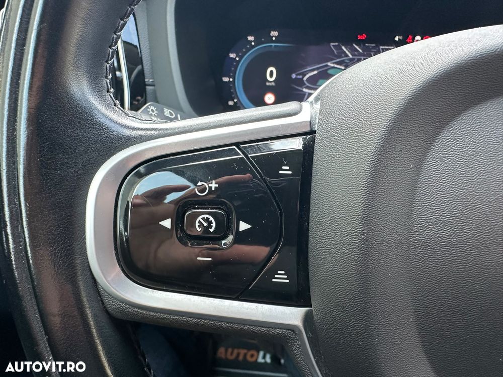 Volvo XC 60 B4 MHEV AT8 FWD Inscription - 37