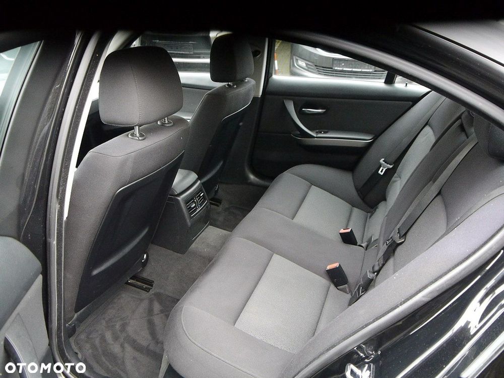 BMW Seria 3 320i - 25