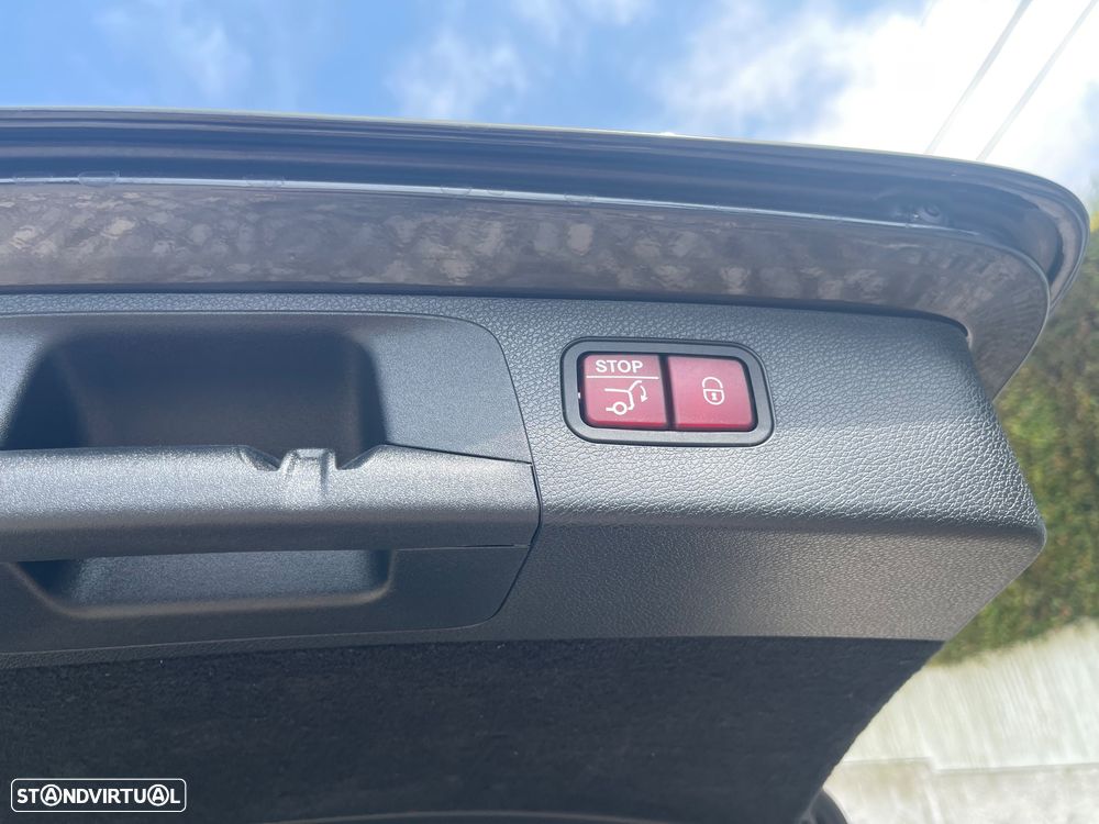 Mercedes-Benz E 300 de 4Matic 9G-TRONIC AMG Line - 37