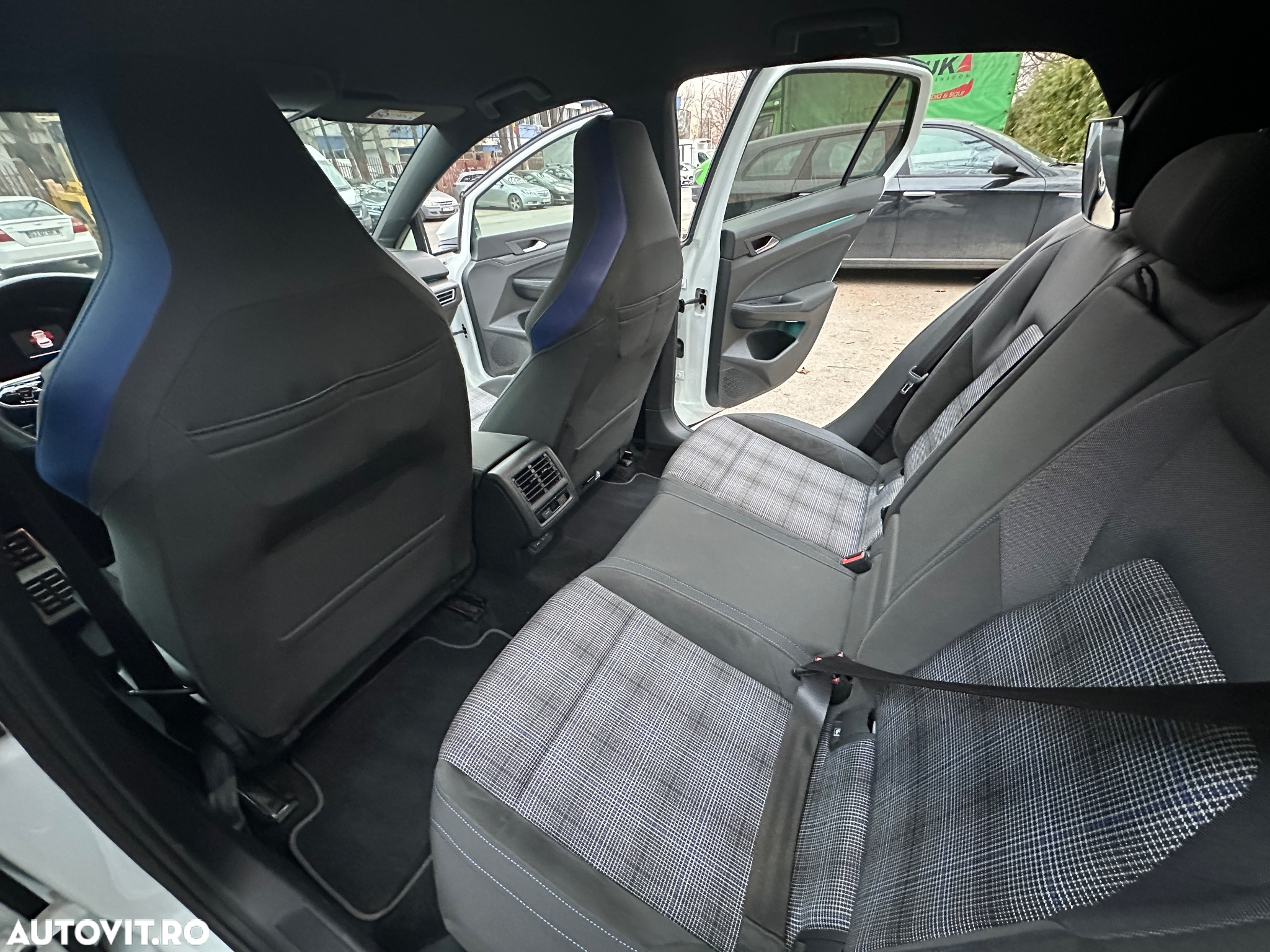 Volkswagen Golf - 12