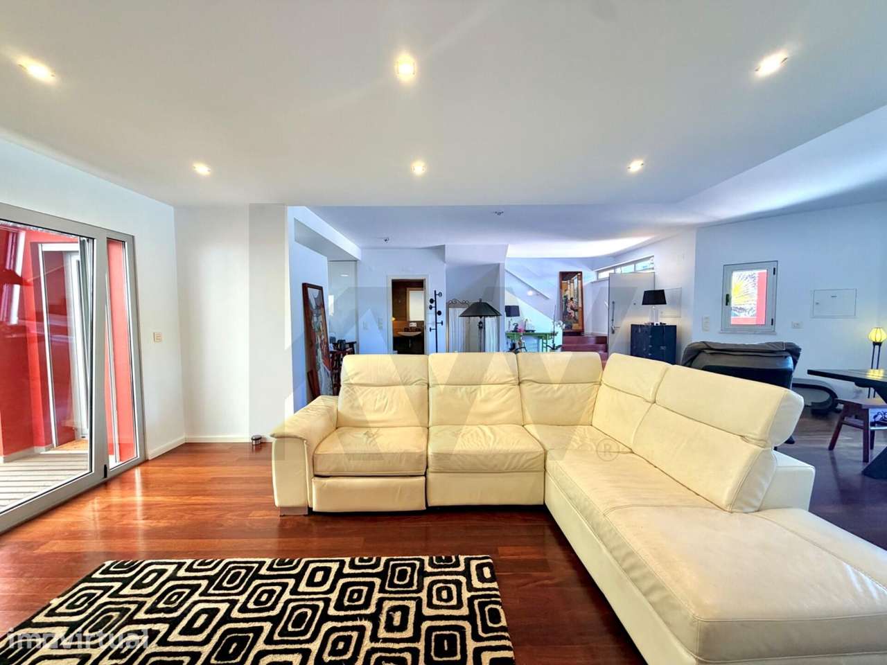 Moradia T3+2 com Piscina para venda - um Oásis de Luxo e Modernidade e - Grande imagem: 3/38