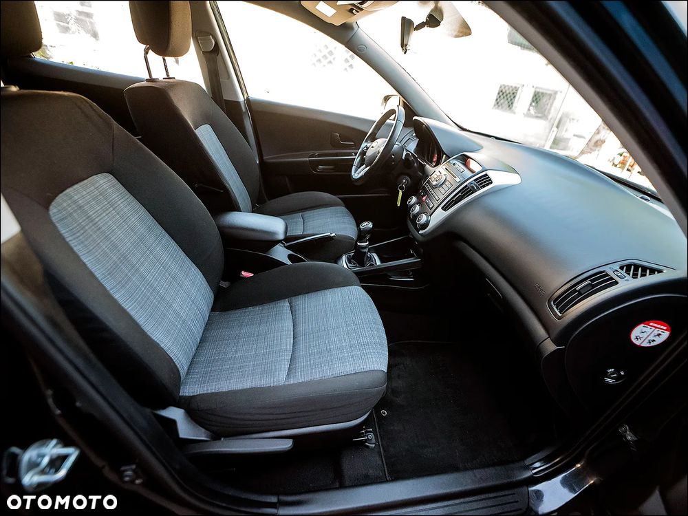 Kia Ceed - 34
