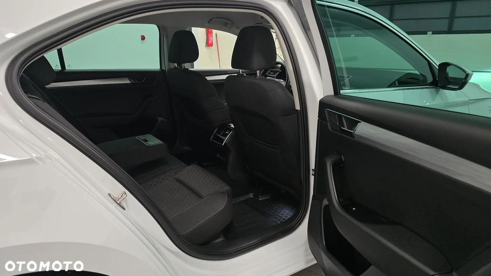 Skoda Superb 2.0 TDI SCR Style DSG - 8