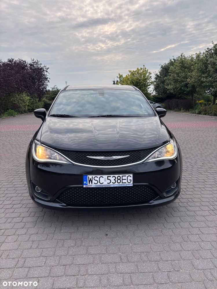 Chrysler Pacifica - 10
