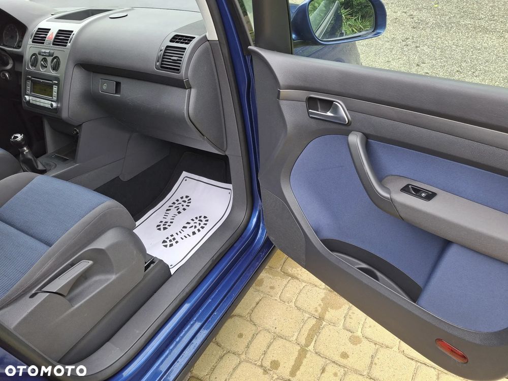 Volkswagen Touran 1.6 Basis - 16