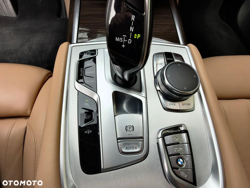 BMW Seria 7 - 36