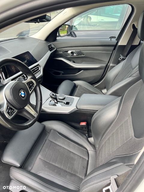 BMW Seria 3 320i - 9