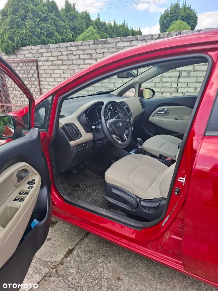 Kia Rio - 4