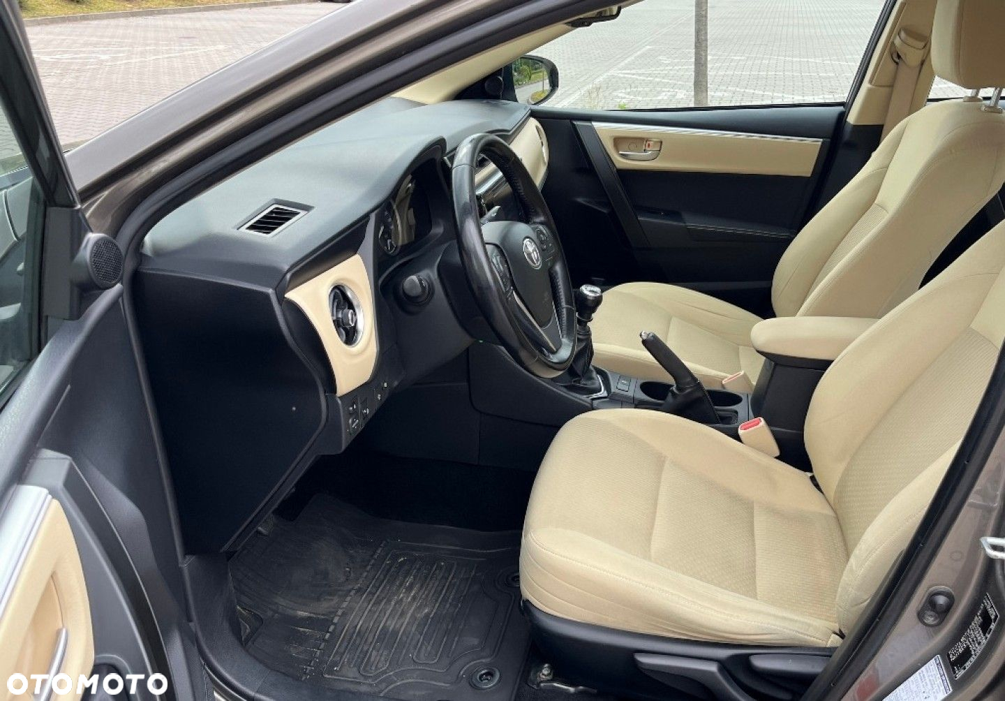 Toyota Corolla - 23