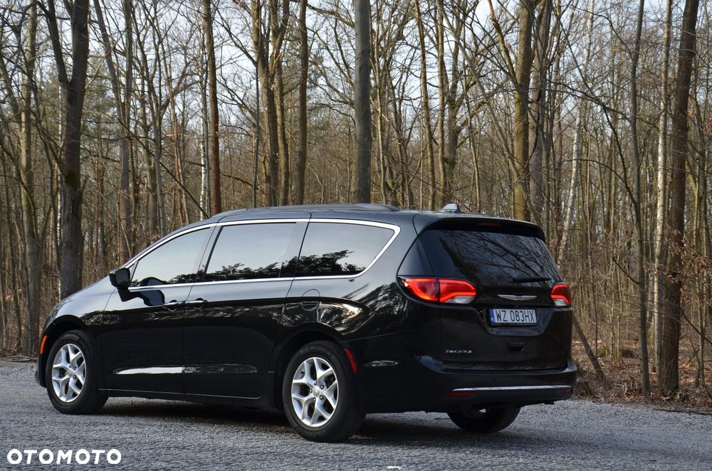 Chrysler Pacifica - 3