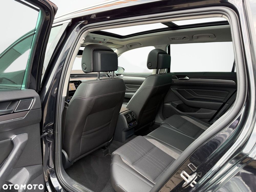 Volkswagen Passat - 36