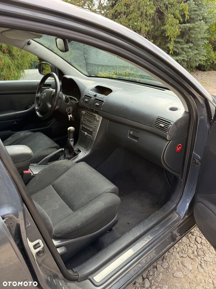 Toyota Avensis - 11