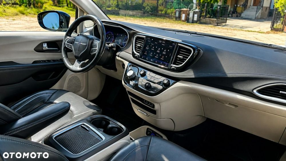 Chrysler Pacifica - 35