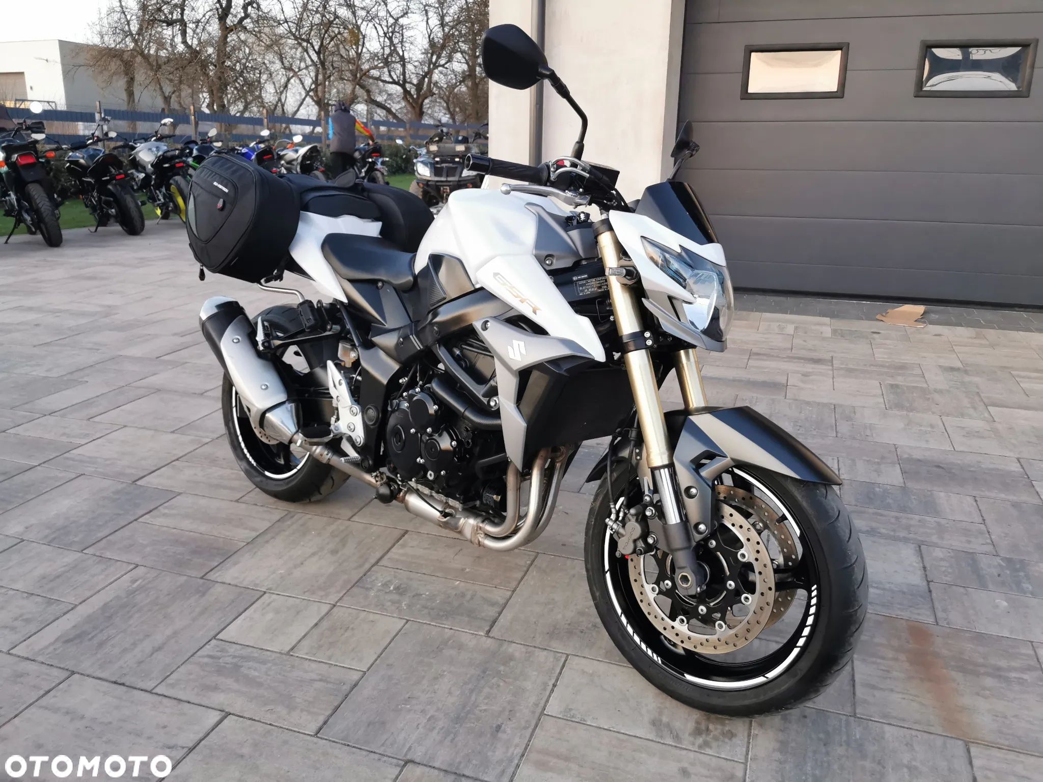 Suzuki GSR - 1