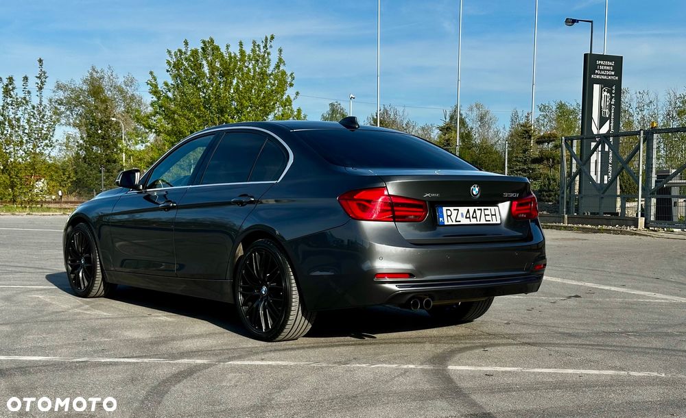 BMW Seria 3 330i xDrive Sport Line - 10