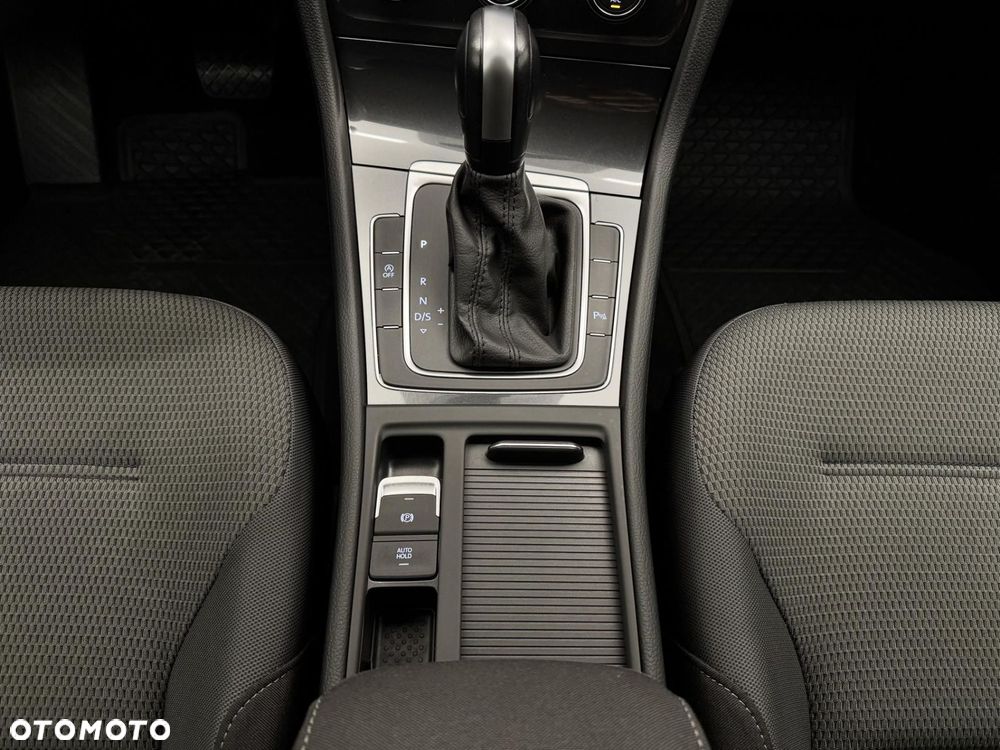 Volkswagen Golf - 22