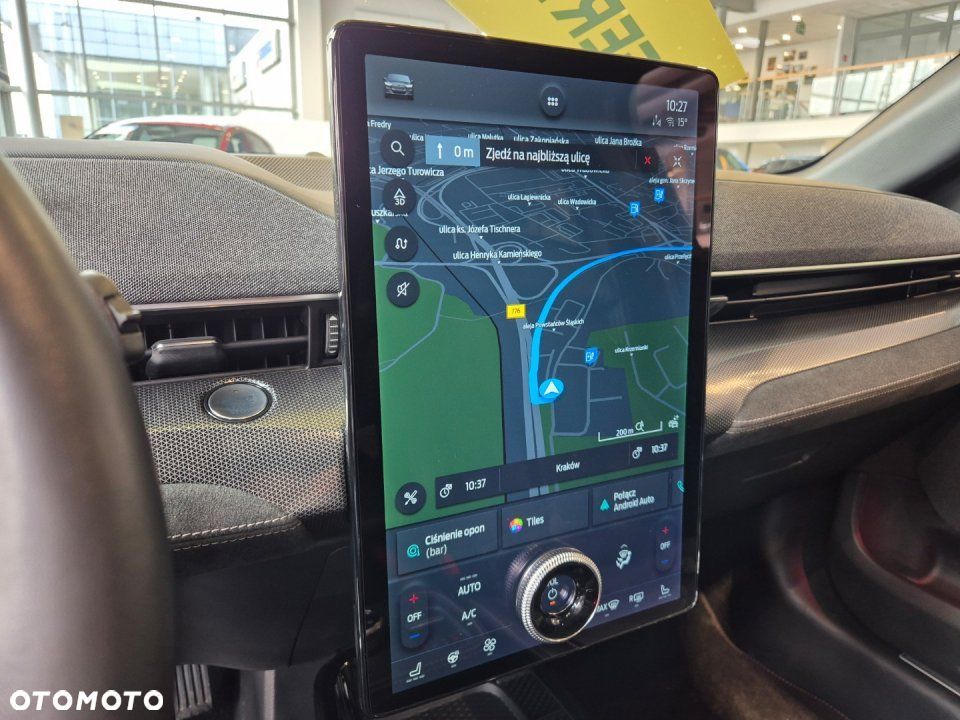 Ford Mustang Mach-E - 25