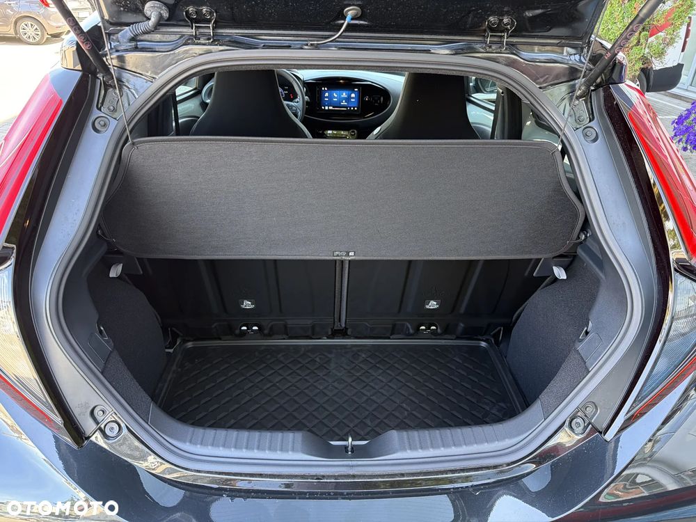 Toyota Aygo X Hybrid 1.5 Style e-CVT - 11