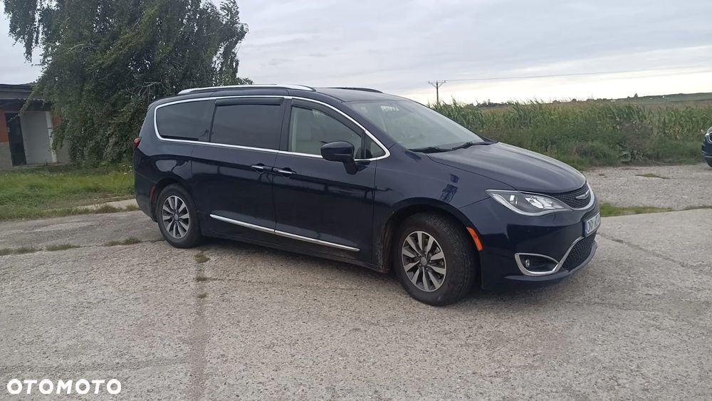 Chrysler Pacifica - 1