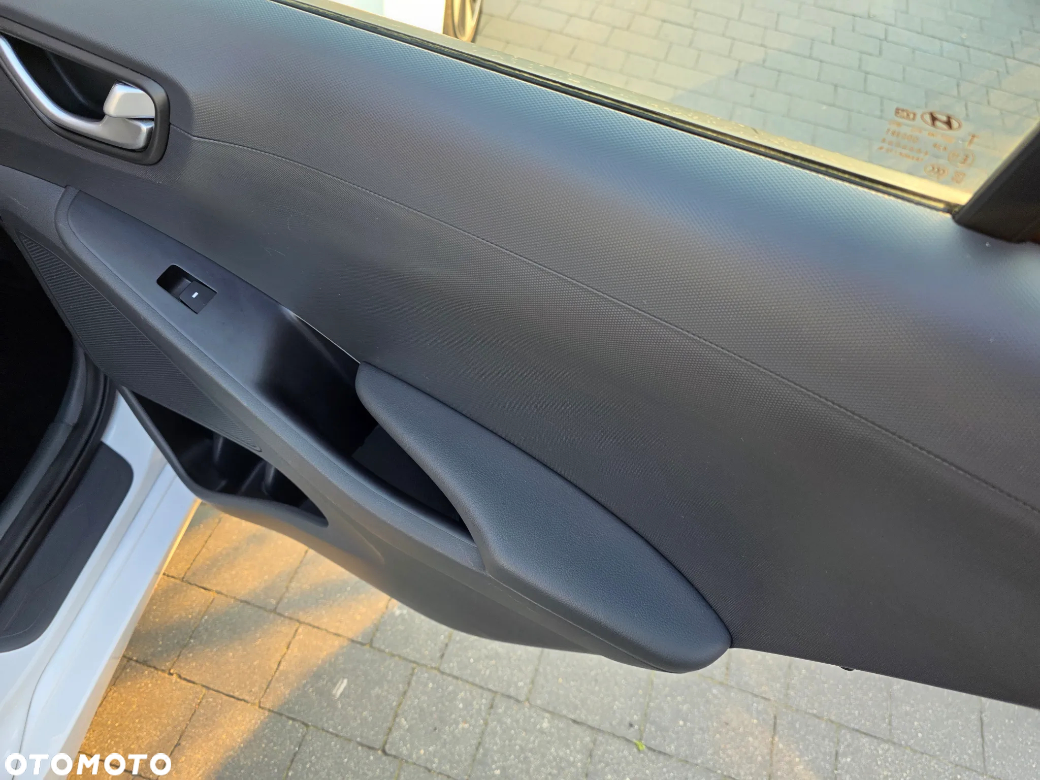 Hyundai IONIQ hybrid Business - 14