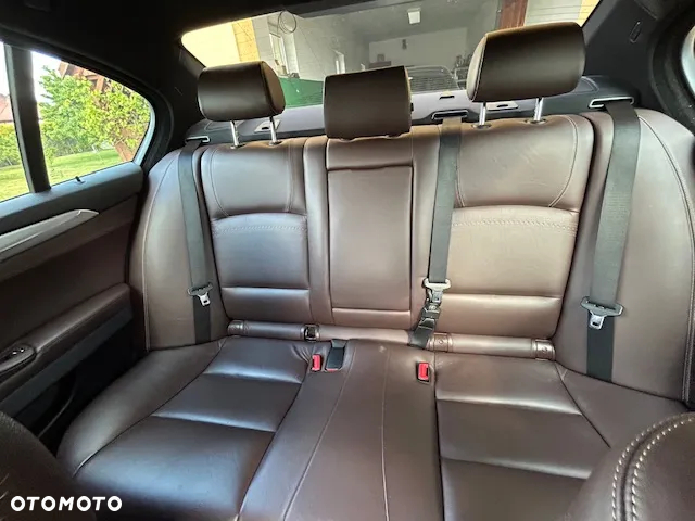 BMW Seria 5 550i xDrive - 10