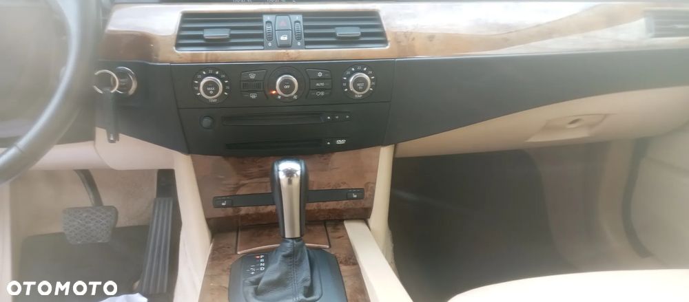 BMW Seria 5 525xi - 18