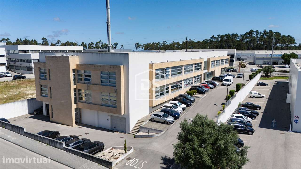 Escritório amplo de 200 m2 com garagem na Marinha Grande - Grande imagem: 3/34