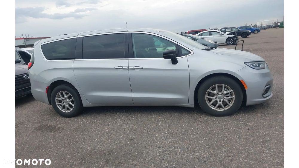 Chrysler Pacifica - 8