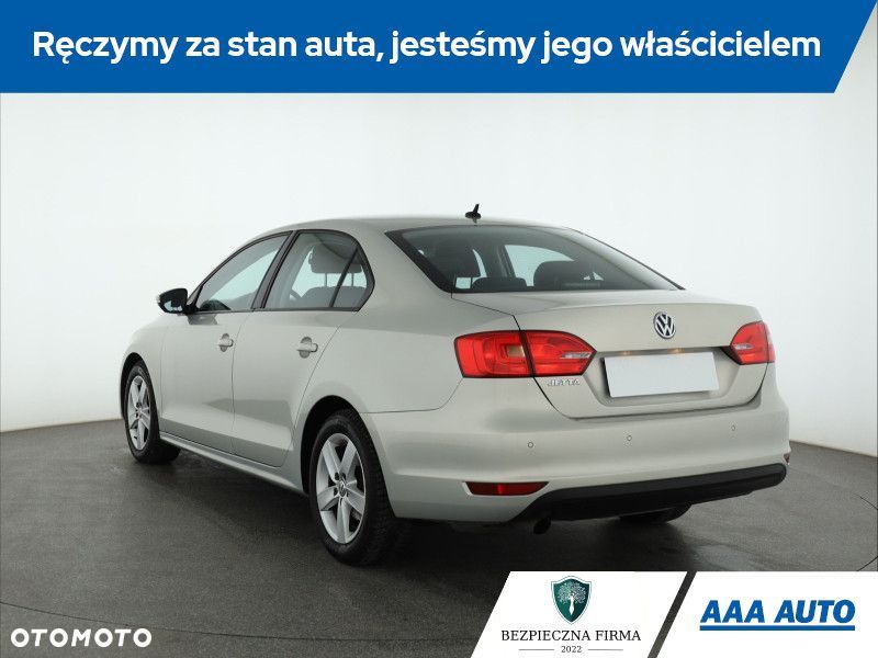 Volkswagen Jetta - 5