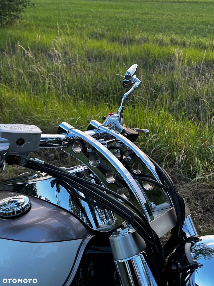 Suzuki Intruder - 19