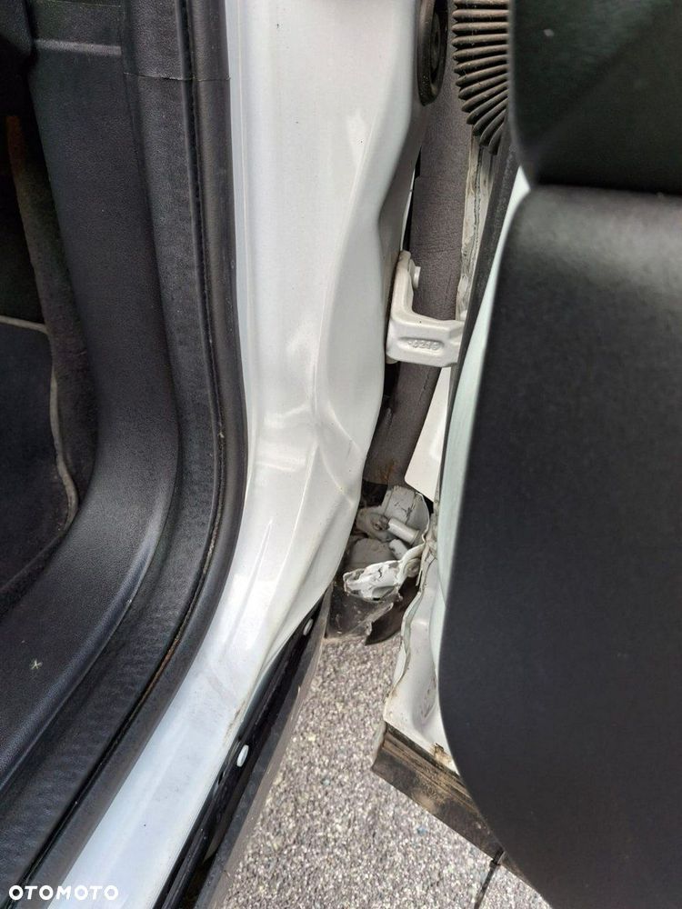 Land Rover Discovery Sport - 30