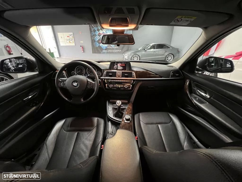 BMW 320 d Line Luxury Purity - 4