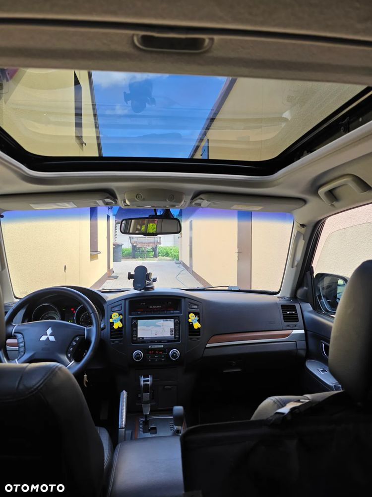 Mitsubishi Pajero - 13