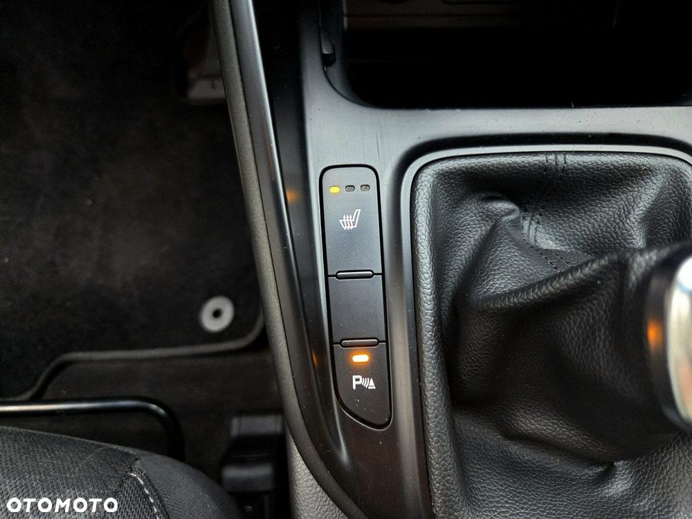 Kia Carens 1.7 CRDi L 7os - 20