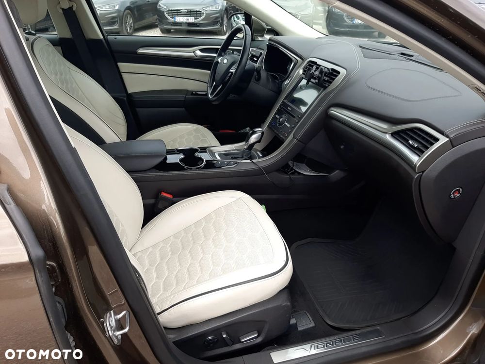 Ford Mondeo 2.0 Hybrid Vignale - 23