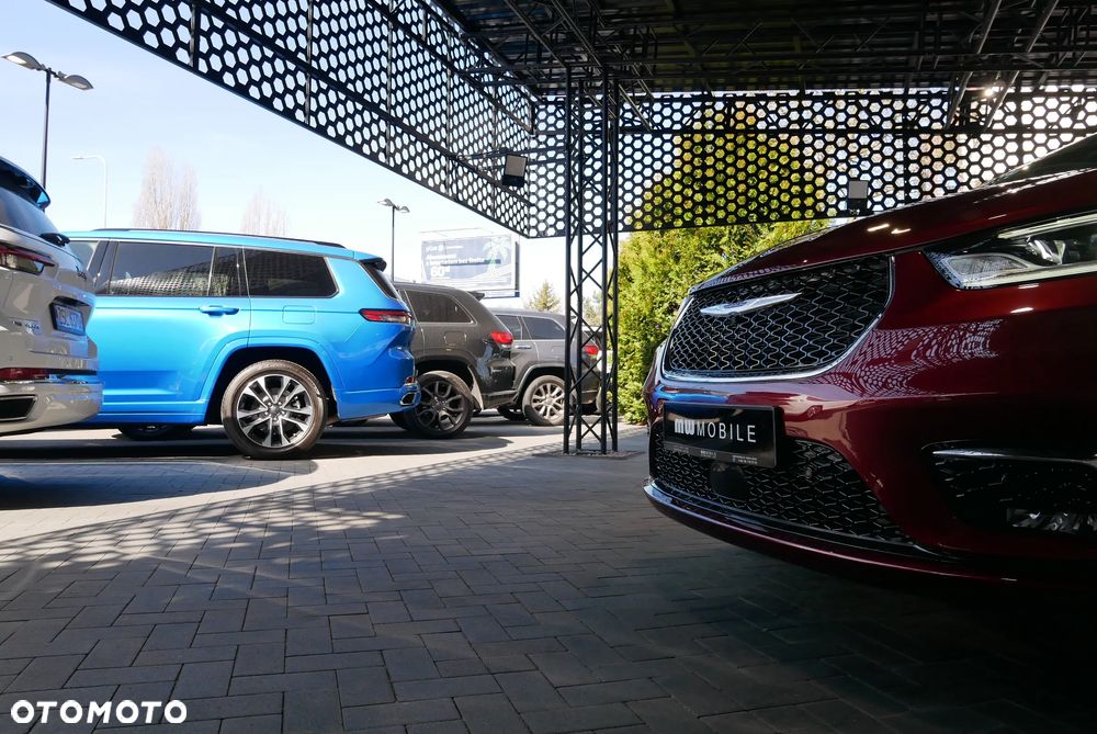 Chrysler Pacifica - 32