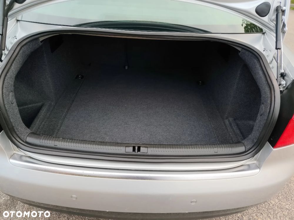 Audi A4 Limousine - 16