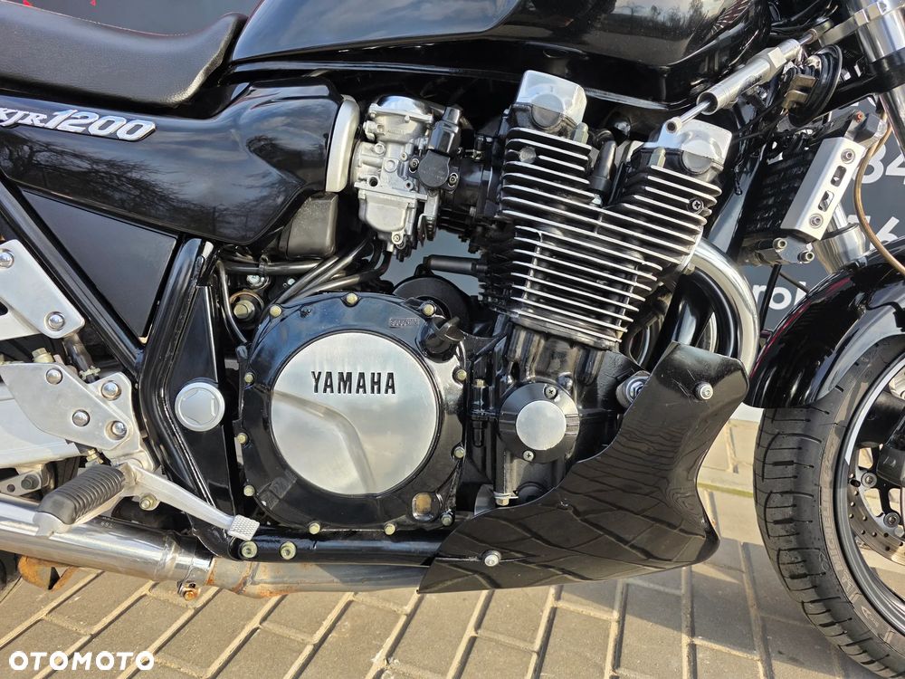 Yamaha XJR - 12