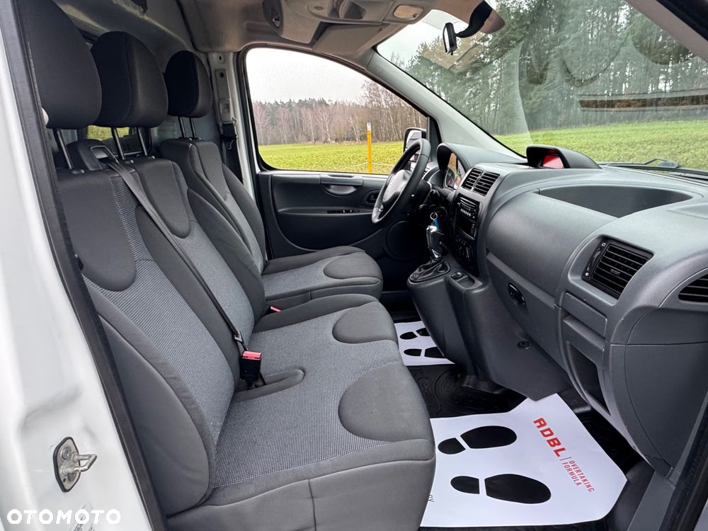 Peugeot Expert Kombi Standard 2,8t EAT8 - 19