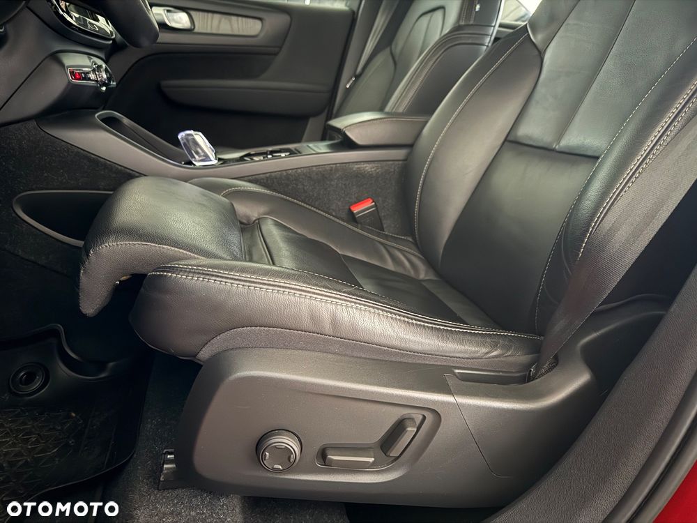 Volvo XC 40 B3 B DKG Plus Dark - 34