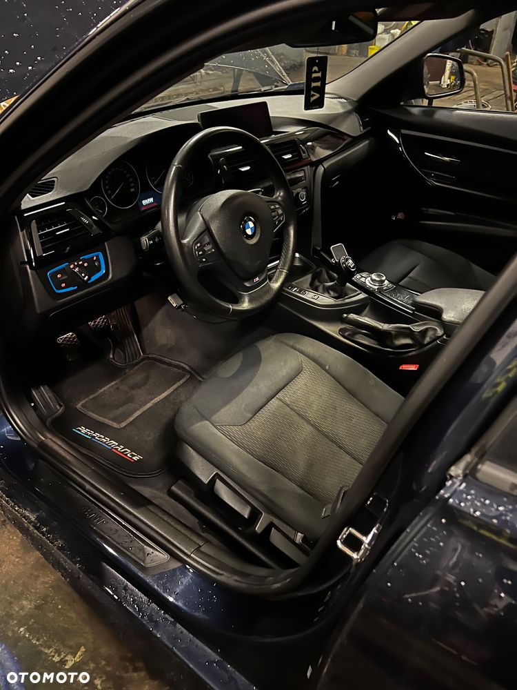 BMW Seria 3 320d - 23
