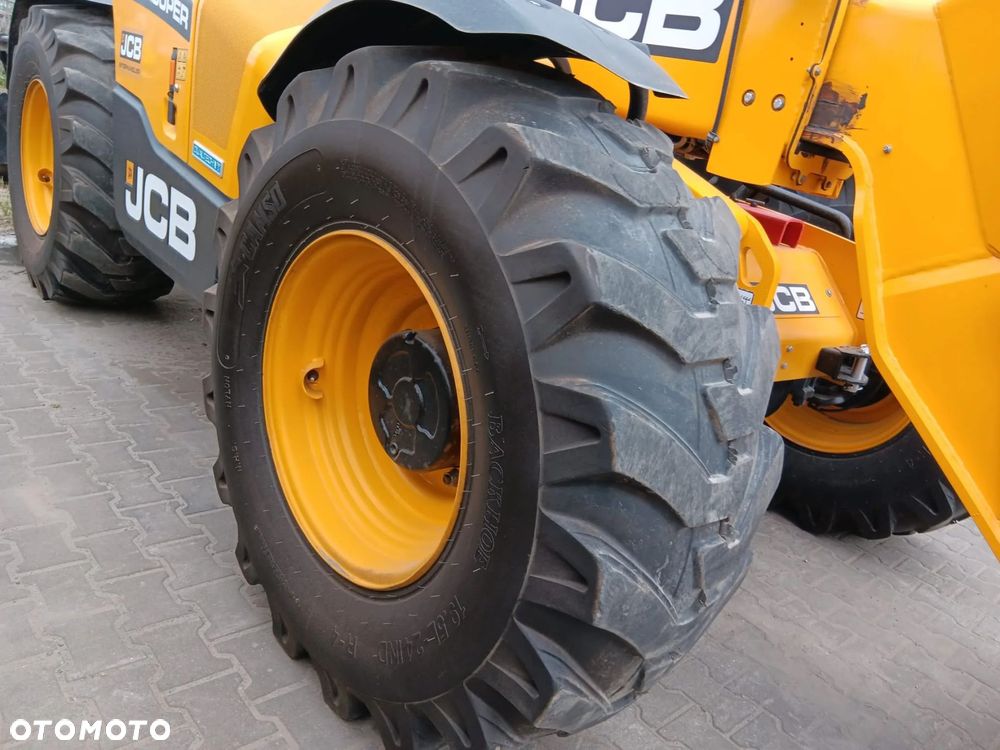 JCB 542-70 Agri Super - 11