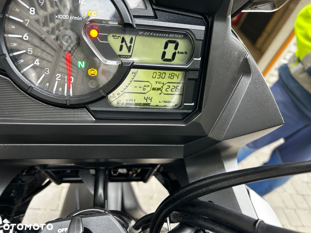 Suzuki V-STROM - 12
