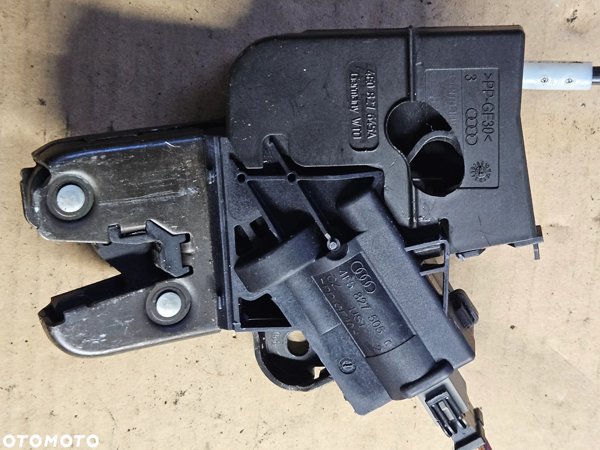 Vw  Jetta zamek klapy bagażnika  4F5827505D - 4