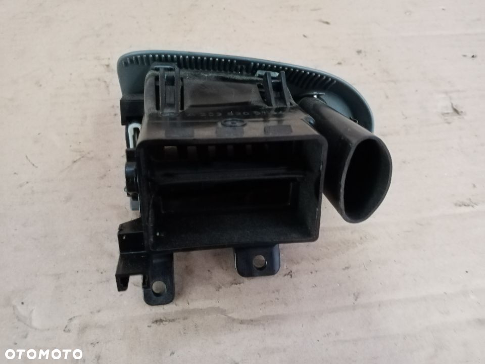Kratka nawiewu powietrza lewa Mercedes W203 A2038300154 - 2