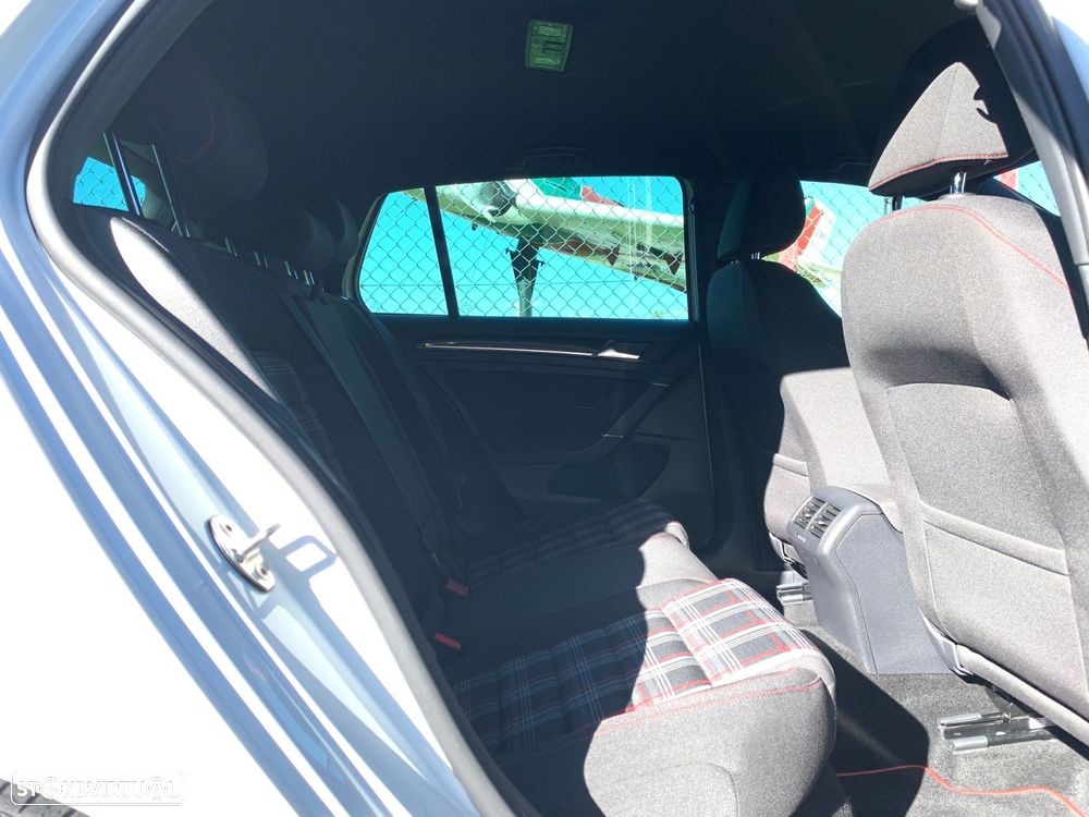 VW Golf 2.0 TSi GTi - 22