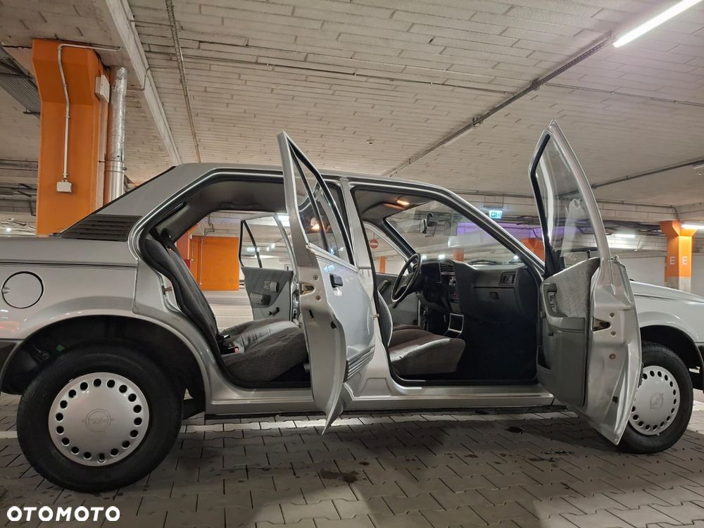 Opel Ascona 1.6 Exclusive - 22
