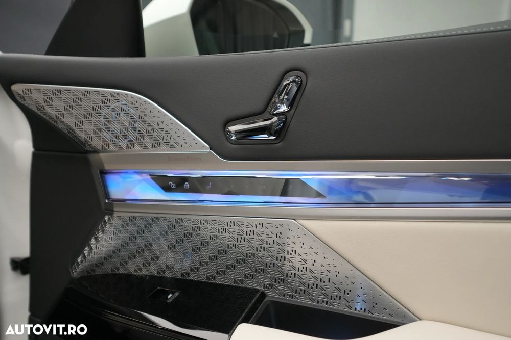 BMW Seria 7 740d xDrive MHEV - 39